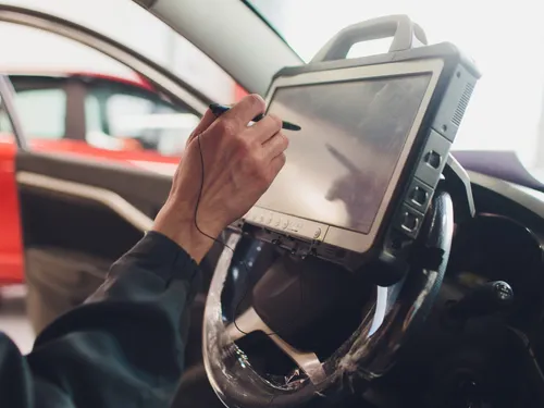 Assurance auto : comment assurer une voiture reprogrammée ?